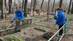 Волонтёры навели порядок на территории братского захоронения советских солдат в селе Стригуны
