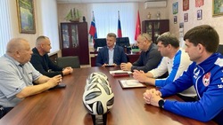 Президент региональной федерации футбола Денис Шпилёв посетил Борисовский район