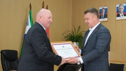 Глава администрации Борисовского района поздравил Владимира Зозуля с юбилеем
