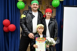 Воспитанница детского сада «Сказка» со своими родителями победила в районном конкурсе по ПДД