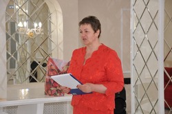 Специалист отдела ЗАГС администрации Борисовского района Ирина Петровская отмечает юбилей сегодня