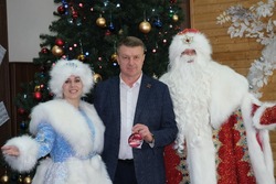 Владимир Переверзев поздравил жителей Борисовского района с наступающим Новым годом