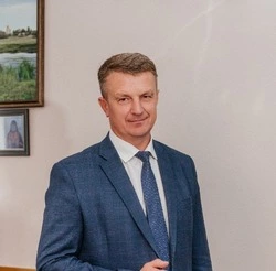 Владимир Переверзев поздравил педагогов с Днём учителя