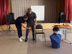 Врач Борисовской ЦРБ провёл занятие по оказанию первой доврачебной помощи в Крюковской СОШ