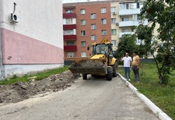 Работы по обновлению прилегающий территории многоэтажного жилого дома стартовали в посёлке Борисовка