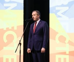 Вячеслав Гладков вручил награды  борисовским волонтёрам