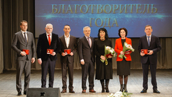 Евгений Савченко вручил региональную награду «Благотворитель года»