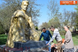 Строители завершат ремонт памятников в Стригуновском сельском поселении ко Дню Победы
