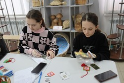 Воспитанники Борисовского Дома ремёсел подготовили подарки для военнослужащих на 23 февраля