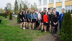 Выпускники Борисовской средней школы №1 посадили аллею из туй