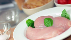 Эксперты выявили опасные бактерии в курином мясе «Приосколье»