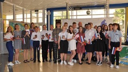 23 борисовских школьника получили свои первые паспорта накануне Дня России 