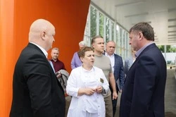  Александр Шуваев проверил ход строительства приёмного отделения детской областной больницы