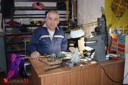 Вторая жизнь любимой паре.Сергей Свистун  стал сапожником по примеру нескольких поколений