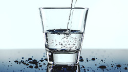 Роскачество проверило безопасность детской питьевой воды