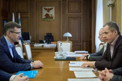 Вячеслав Гладков провёл рабочую встречу с гендиректором ПАО «Россети Центр» Борисом Эбзеевым 