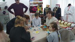 Борисовцы научились делать рождественские сувениры на мастер-классе