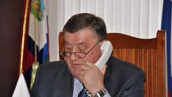 Глава администрации Борисовского района провёл телефонную прямую линию