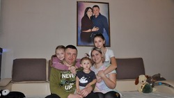 Папа – в «цветнике». Супруги Мосеевы из Борисовки рассказали о воспитании трёх дочерей