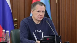 Вячеслав Гладков выслушал доклад о результатах программы по привлечению медицинских кадров