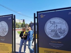 Уличная выставка о посвящённых военным подвигам монетах открылась в Белгороде
