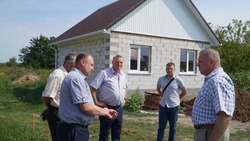 Первый замглавы администрации Борисовского района проверил ход строительных работ соцобъектов 