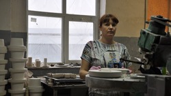 Жительница посёлка Людмила Веприк рассказала о своей деятельности на Борисовском керамическом заводе