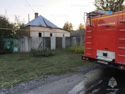Сотрудники МЧС ликвидировали пожар в жилом доме в селе Крюково Борисовского района