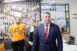 Александр Шуваев посетил пункт временного размещения в Белгороде