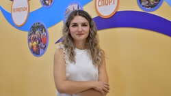 Молодой наставник Анна Ткаченко прививает детям любовь к физической к физической культуре