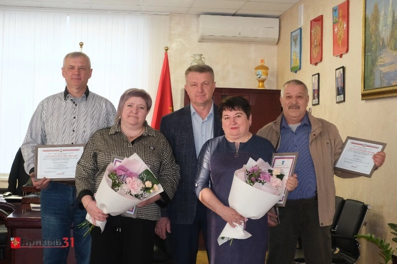 Глава округа Владимир Переверзев вручил награды сотрудникам ЖКХ