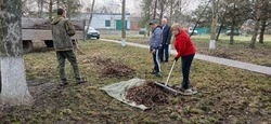 Борисовцы продолжили наводить порядок на территориях населённых пунктов