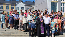 Настоятель Знаменского храма отец Иоанн освятил новый культурно-образовательный центр