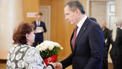 Вячеслав Гладков передал Ордена Мужества родным погибших участников СВО