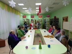 Посиделки «Скоро, скоро Новый год» для участников клуба «Надежда» состоялись в библиотеке 