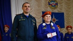 Ученики Крюковской средней школы получили удостоверения кадета МЧС