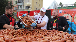 Мясоперерабатывающий завод «Агро-Белогорье» приготовил почти 2 тысяч сосисок