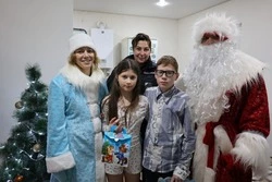 Сотрудники ОМВД России по Борисовскому району приняли участие в акции «Полицейский Дед Мороз»