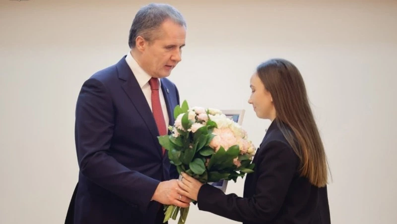 Вячеслав Гладков вручил стипендии студентам за спортивные достижения