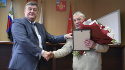 Глава администрации района Николай Давыдов поздравил Виктора Забара с юбилеем