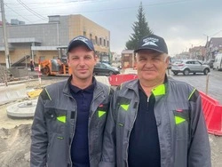 На работе – коллеги, а дома-семья.Александр Алексеевич и Максим Юраковы трудятся вместе в «БелЗНАКе»