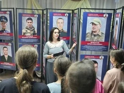 Фотовыставка «Герои нашего времени» развернулась в Стригуновской школе 