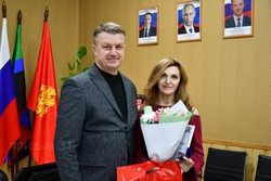 Владимир Переверзев вручил награды волонтёрам Борисовского района