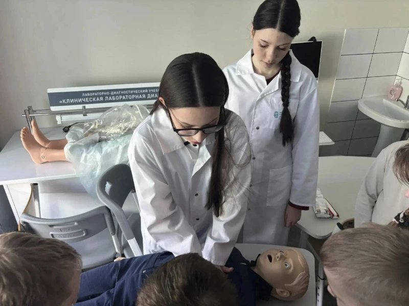 Ученики медкласса  Борисовской СОШ провели практическое занятие по оказанию первой помощи