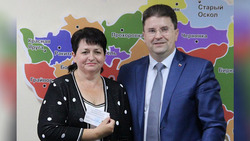 Валентина Горбач получила удостоверение депутата