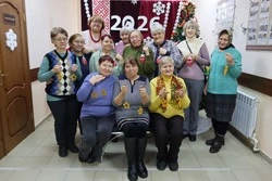 Творческий мастер-класс для старшего поколения прошёл в Борисовском Доме ремёсел