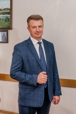 Владимир Переверзев поздравил сотрудников и ветеранов органов внутренних дел с праздником