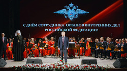 Евгений Савченко поздравил белгородских полицейских с профессиональным праздником
