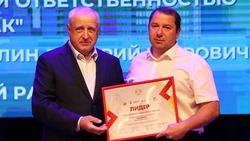 Дмитрий Кабалин получил награду ко Дню строителя
