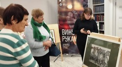 Борисовцы побывали на выставке работ незрячих художников